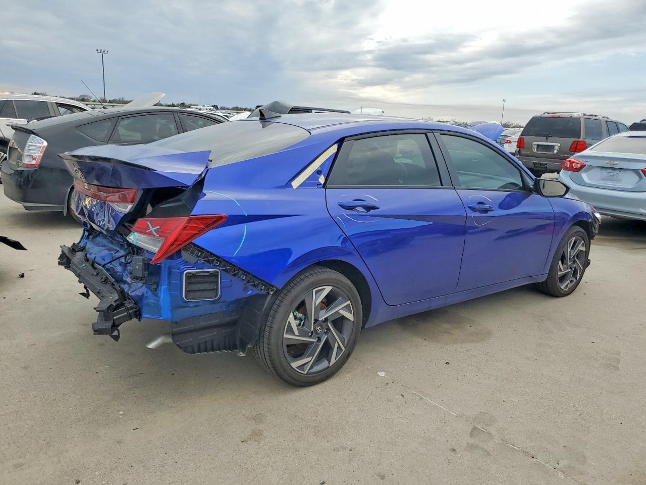 2025 Hyundai Elantra Hybrid Sel Sport - Image 3