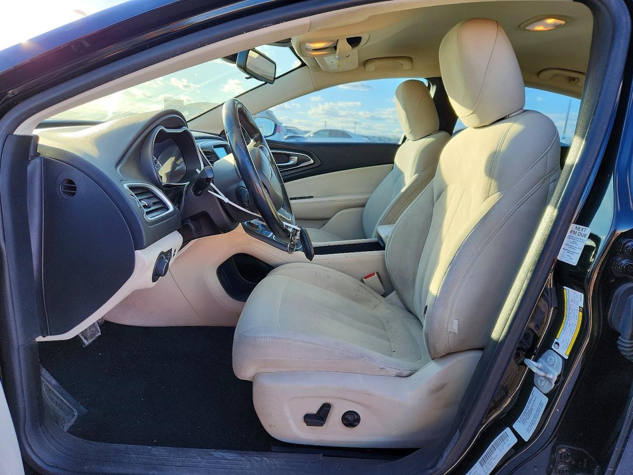 2015 Chrysler 200 Limited - Image 7