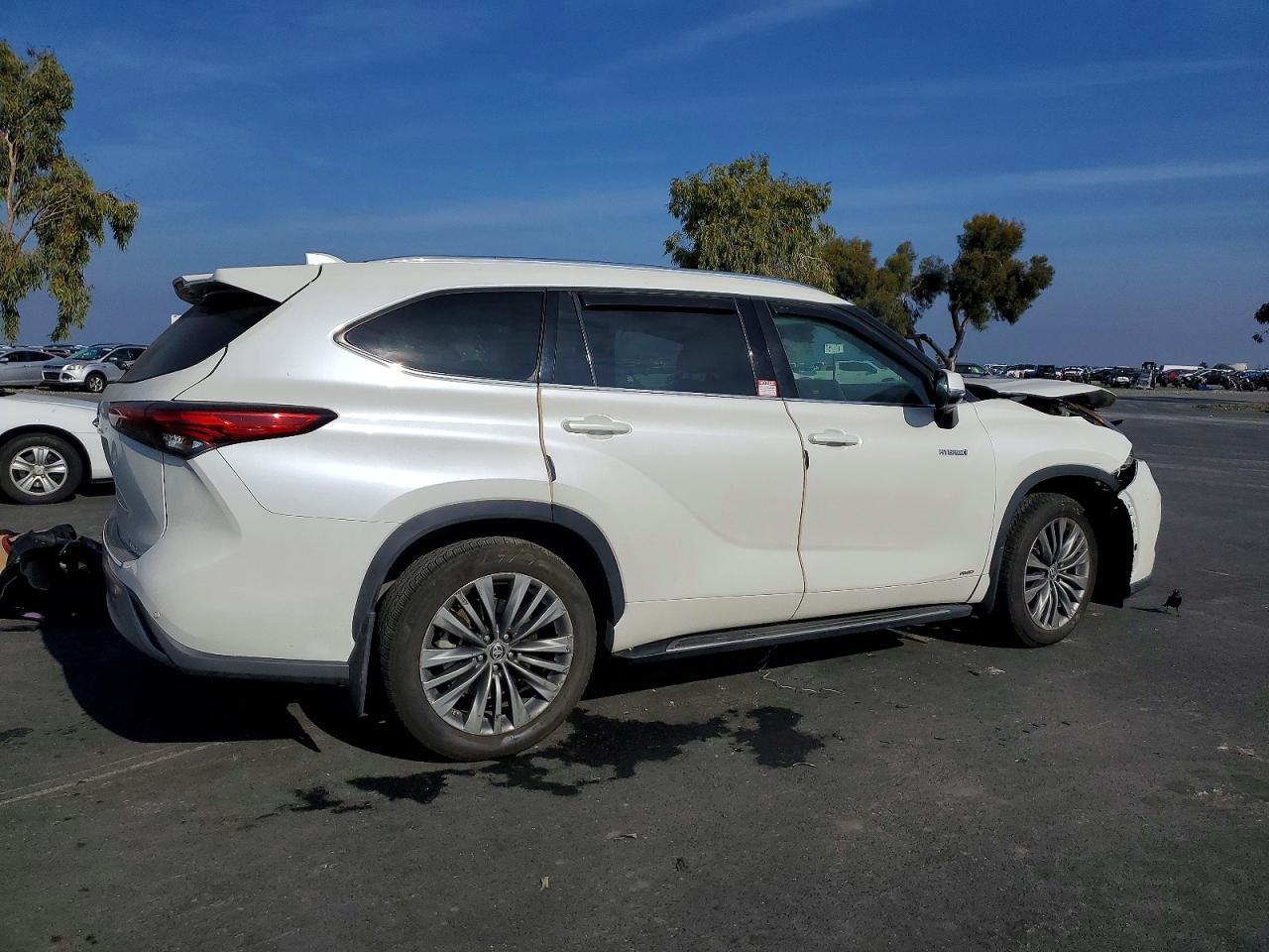 2020 Toyota Highlander Hybrid Platinum - Фото 3
