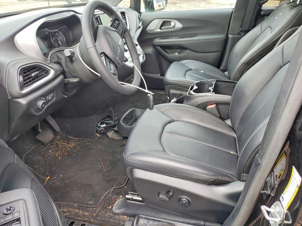 2024 Chrysler Pacifica Touring L - Image 7