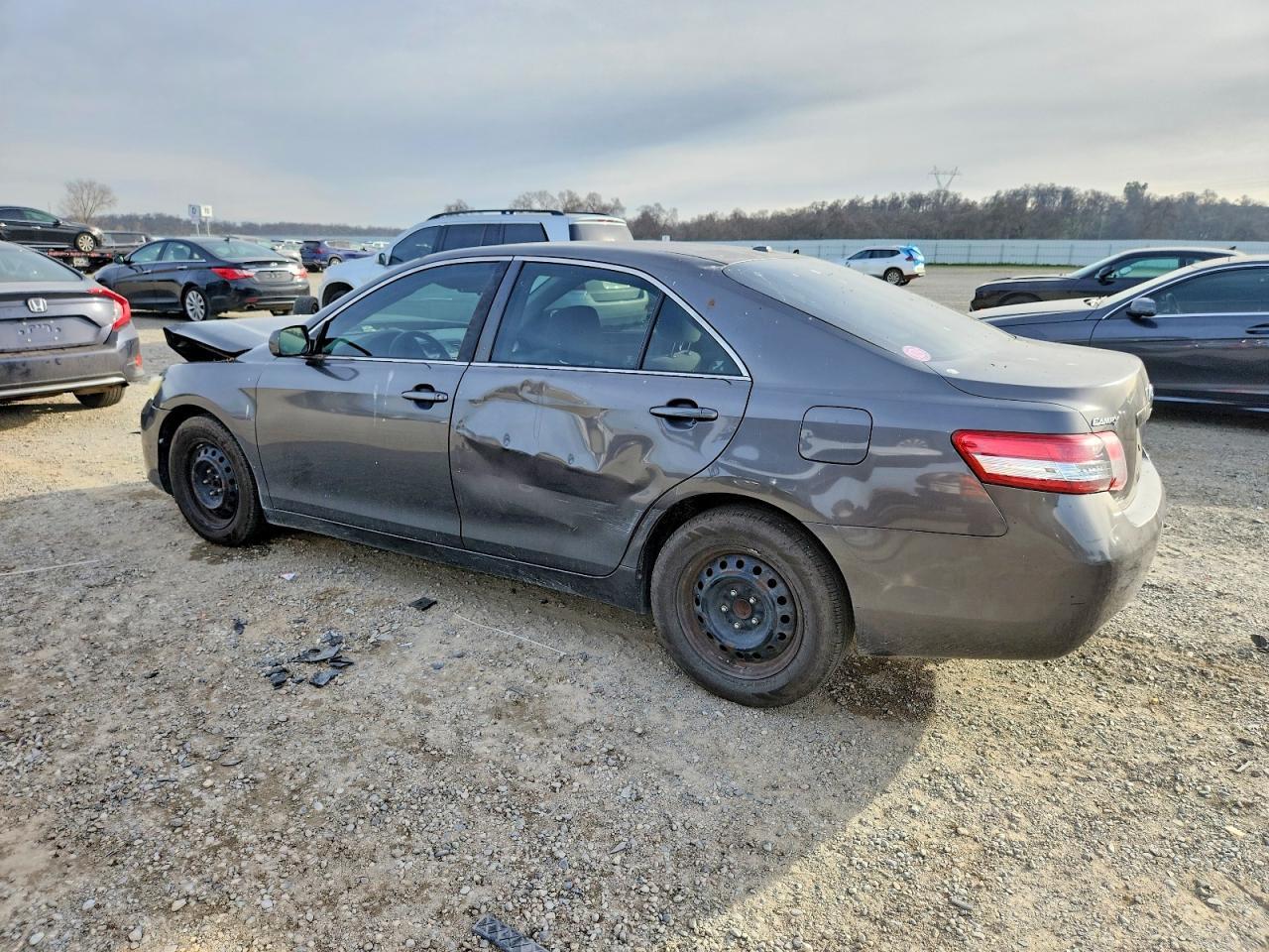 2010 Toyota Camry Base - Фото 2