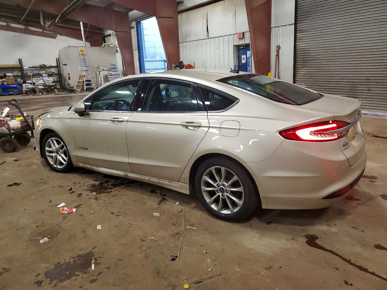 2017 Ford Fusion Se Hybrid - Фото 2