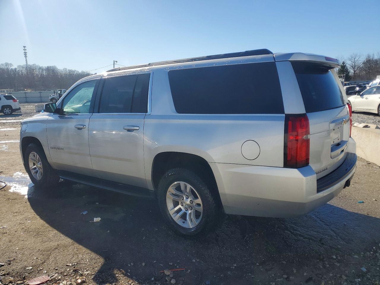 2018 Chevrolet Suburban K1500 - Image 2