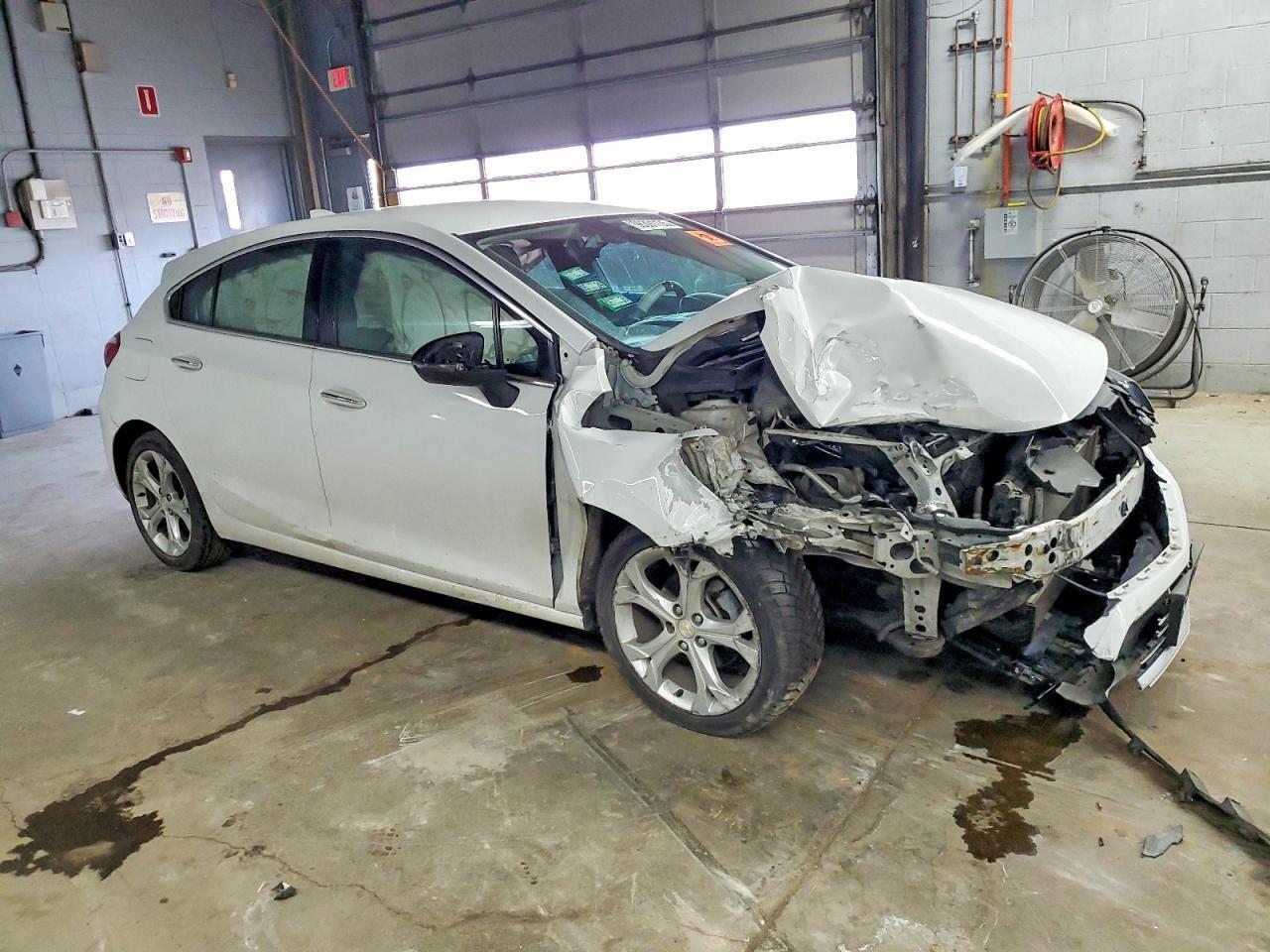 2017 Chevrolet Cruze Premier - Image 4