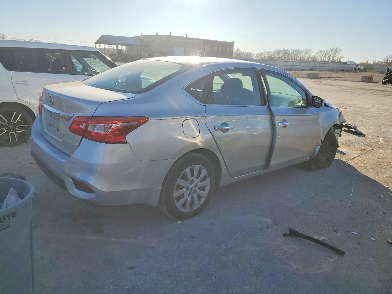 2017 Nissan Sentra S - Фото 3