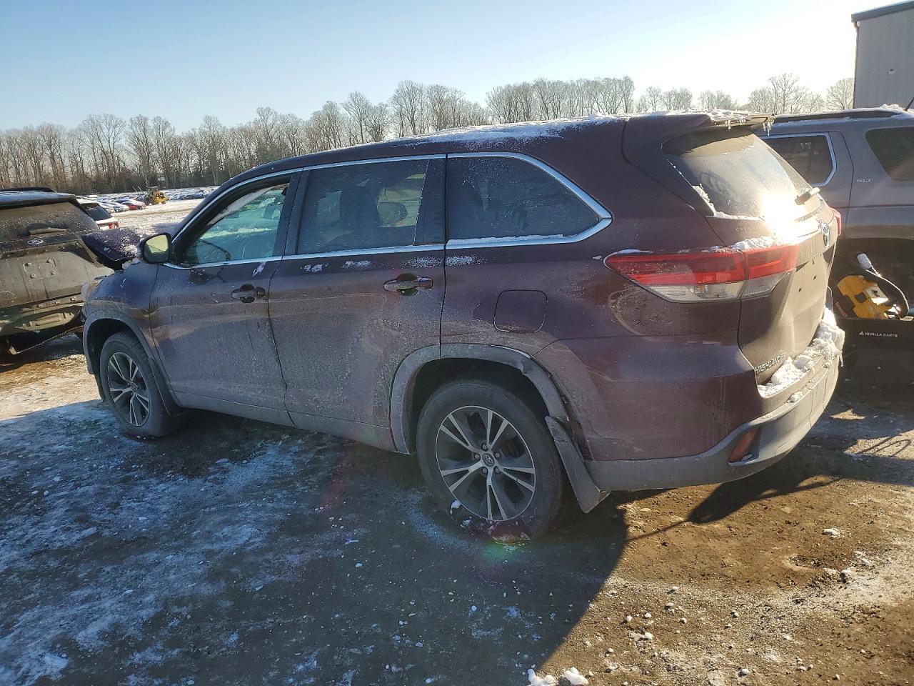 2017 Toyota Highlander Le - Фото 2