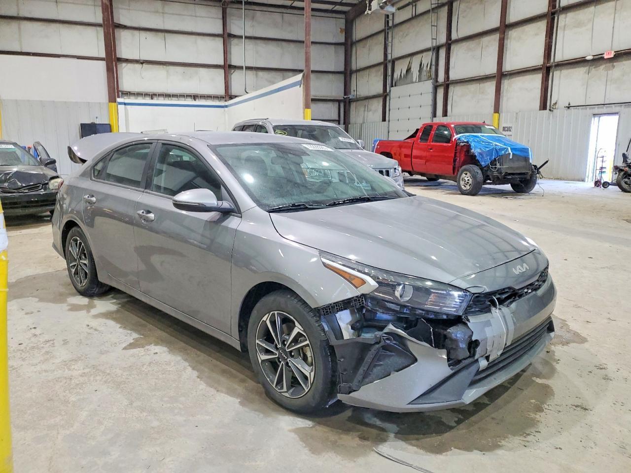 2023 Kia Forte Lxs - Image 4