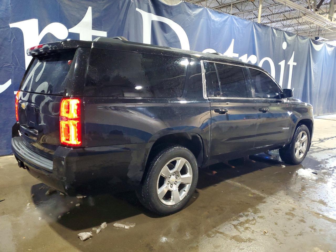 2017 Chevrolet Suburban K1500 Ls - Фото 3