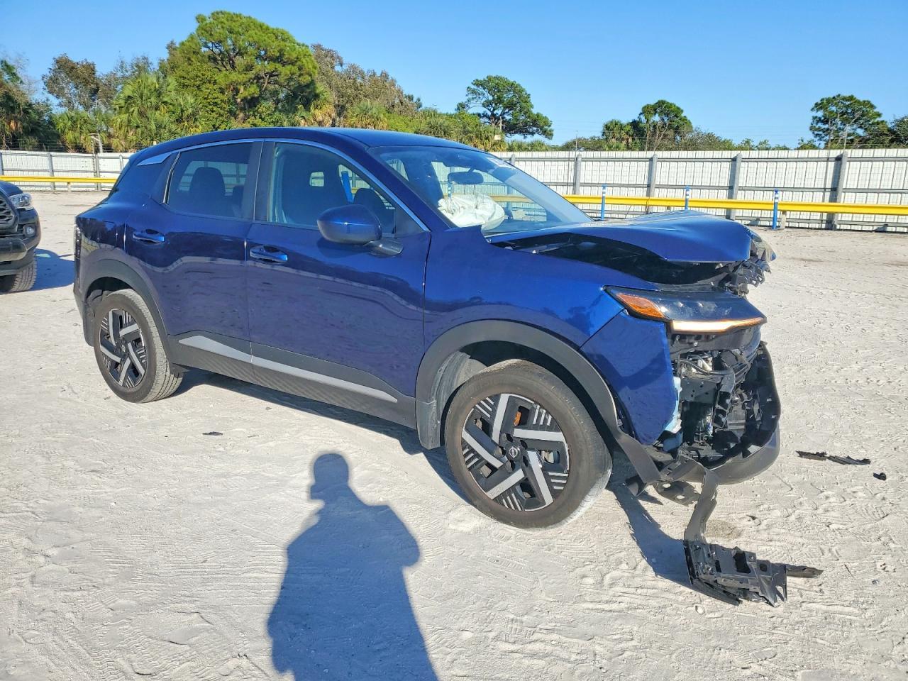 2025 Nissan Kicks Sv - Image 4