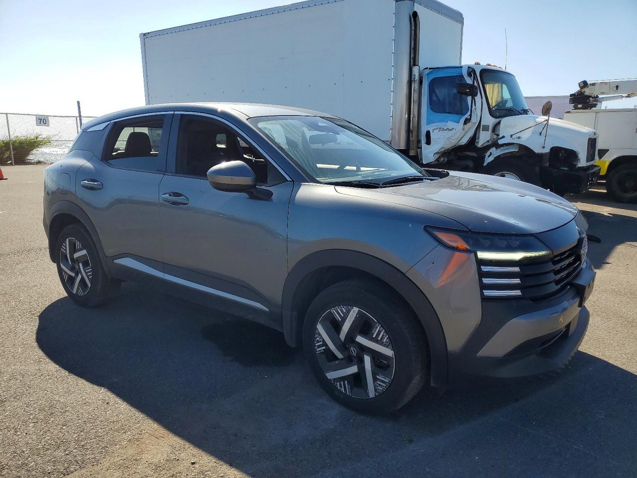 2025 Nissan Kicks Sv - Image 4