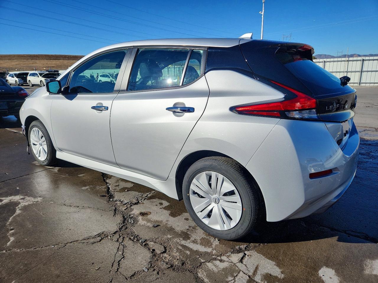 2025 Nissan Leaf S - Фото 2