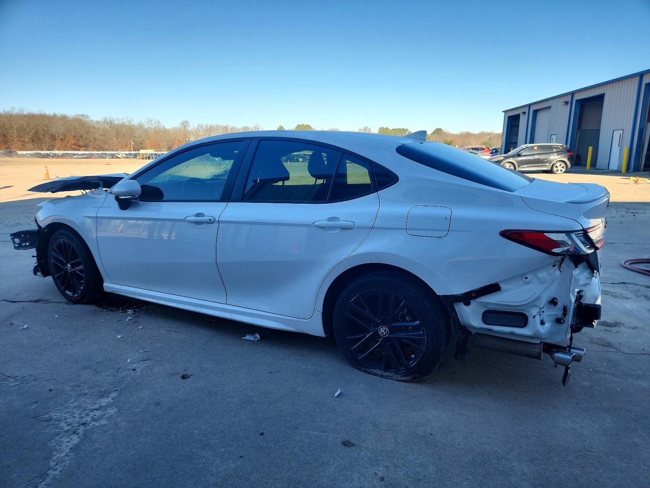 2025 Toyota Camry Se - Фото 2