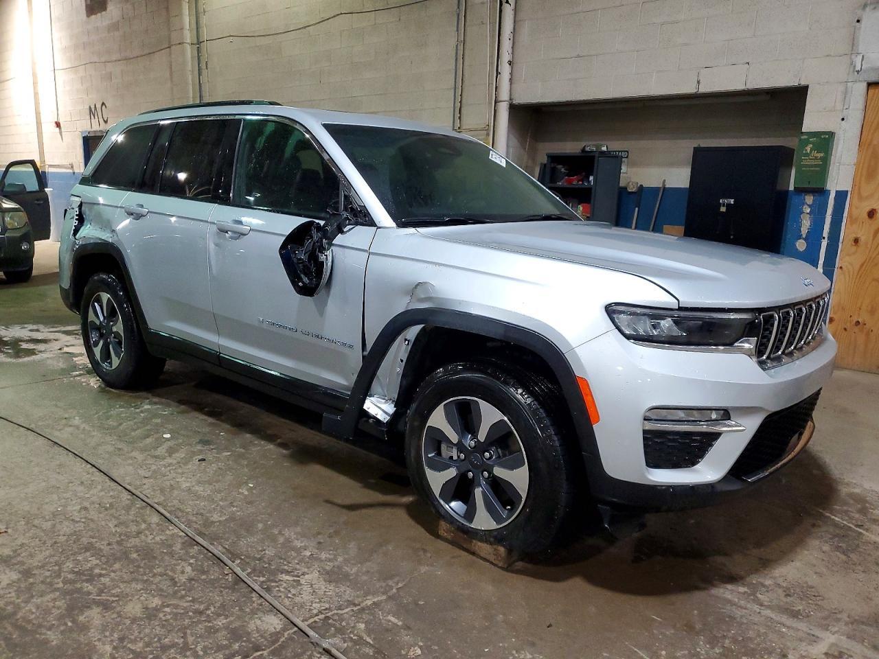 2025 Jeep Grand Cherokee 4Xe - Image 4