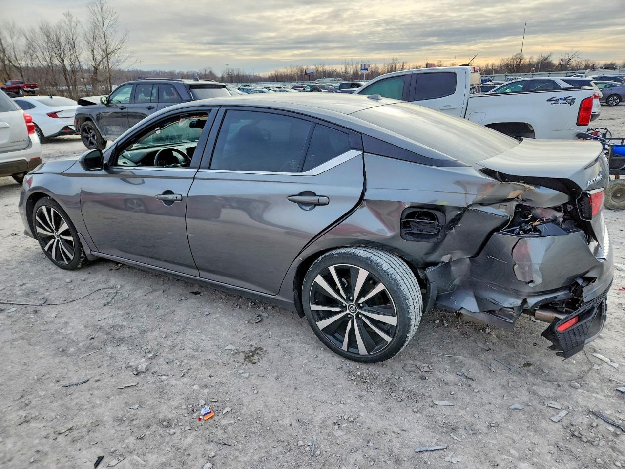 2022 Nissan Altima Sr - Фото 2