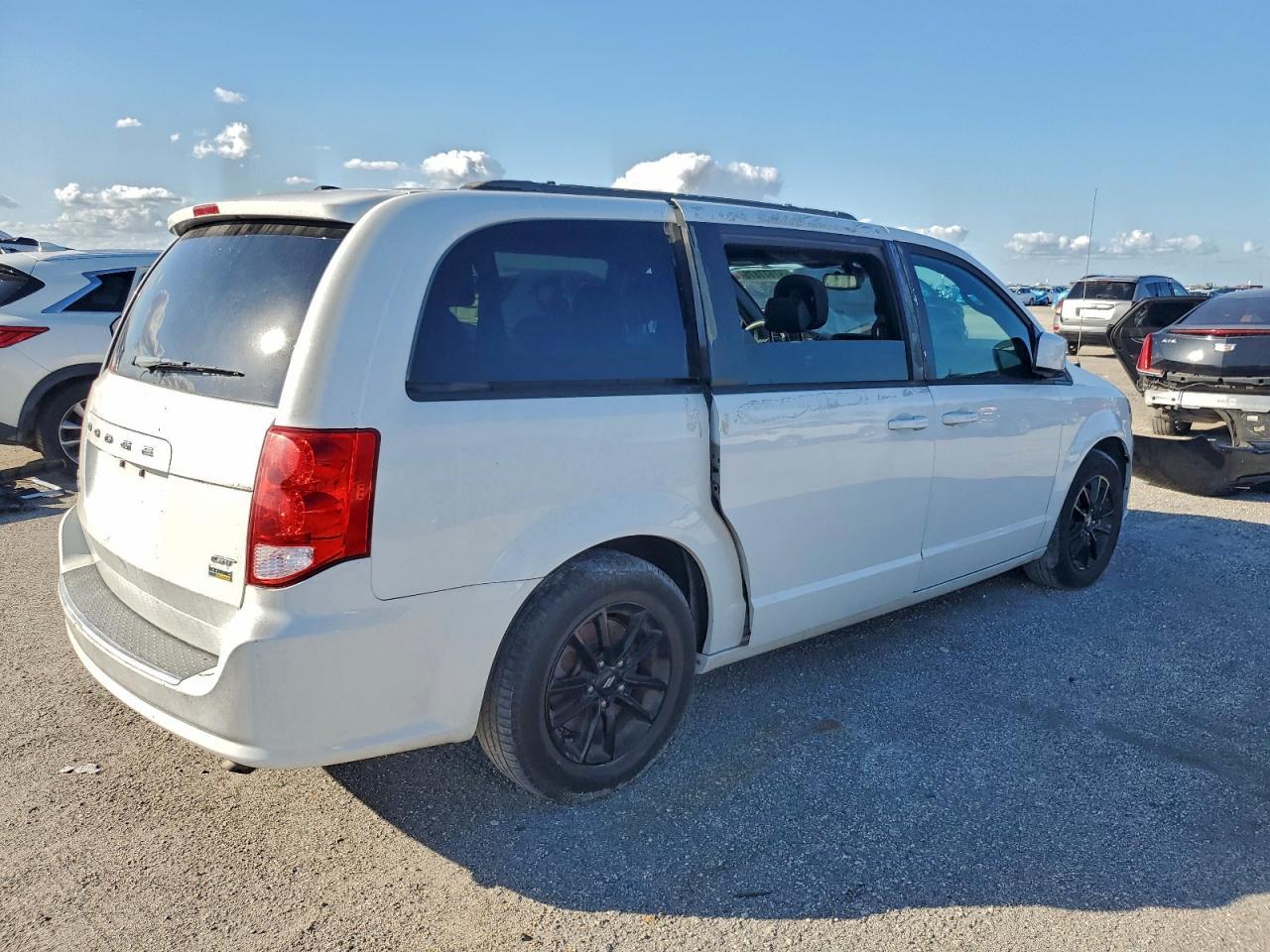 2019 Dodge Grand Caravan Gt - Image 3