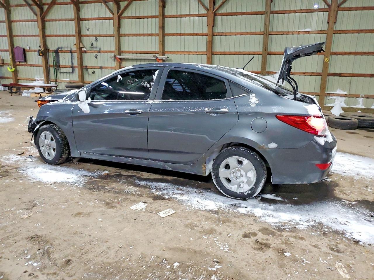 2012 Hyundai Accent Gls - Фото 2