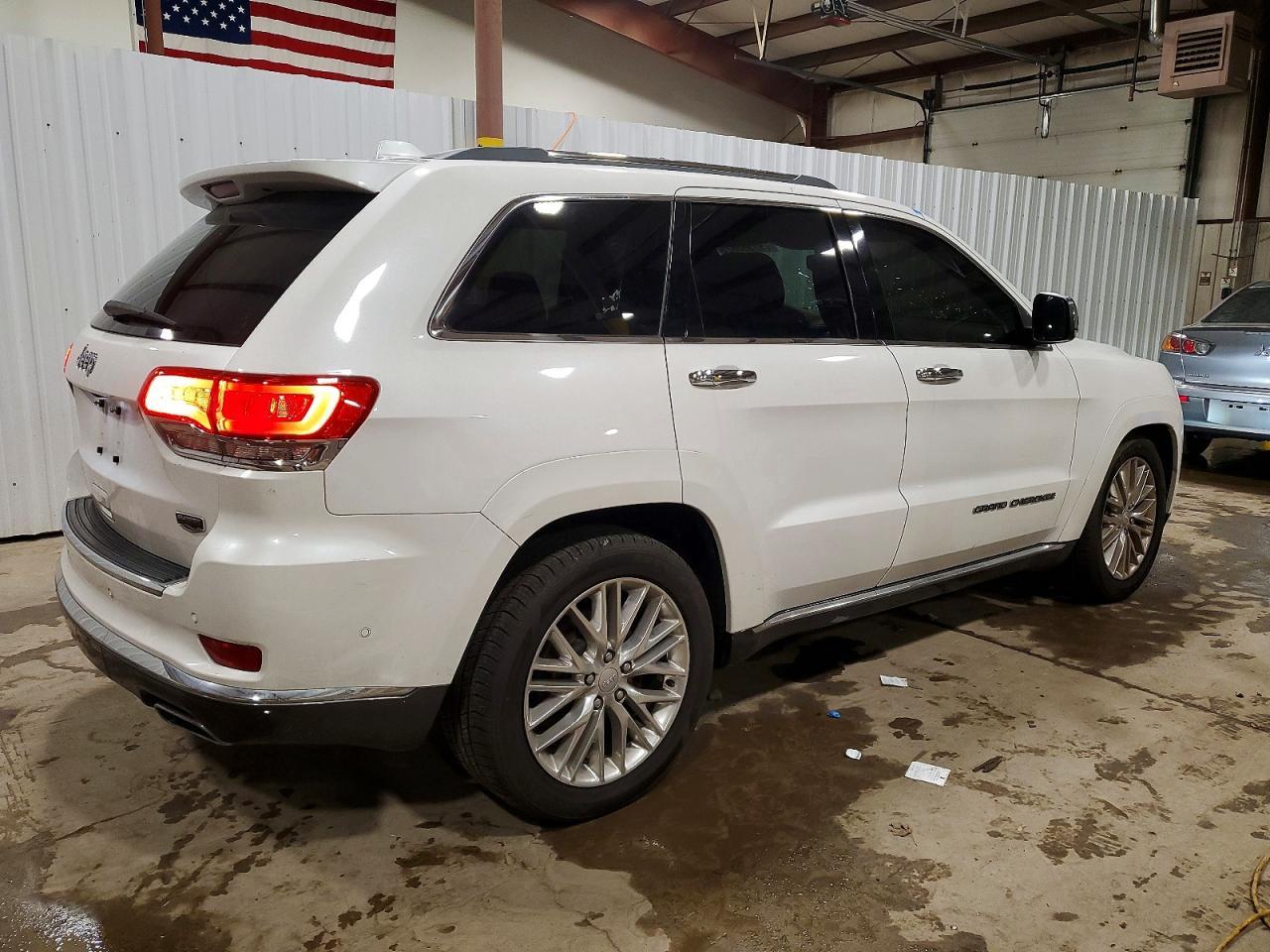 2018 Jeep Grand Cherokee Summit - Image 3