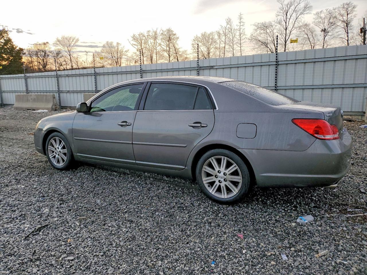 2007 Toyota Avalon Xl - Image 2