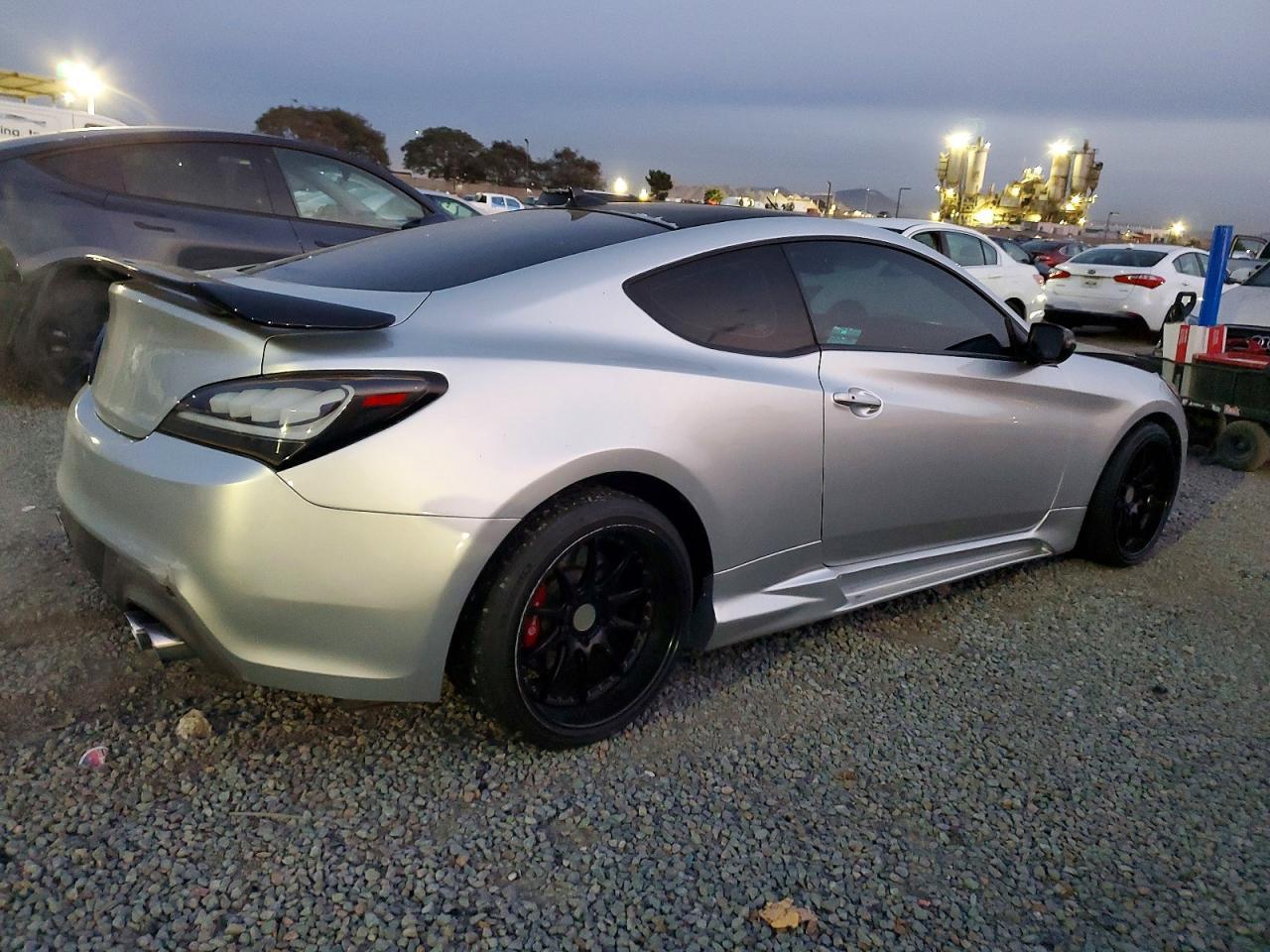 2013 Hyundai Genesis Coupe 3.8 Track - Image 3