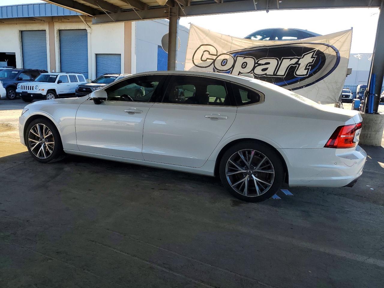 2018 Volvo S90 T5 Momentum - Фото 2