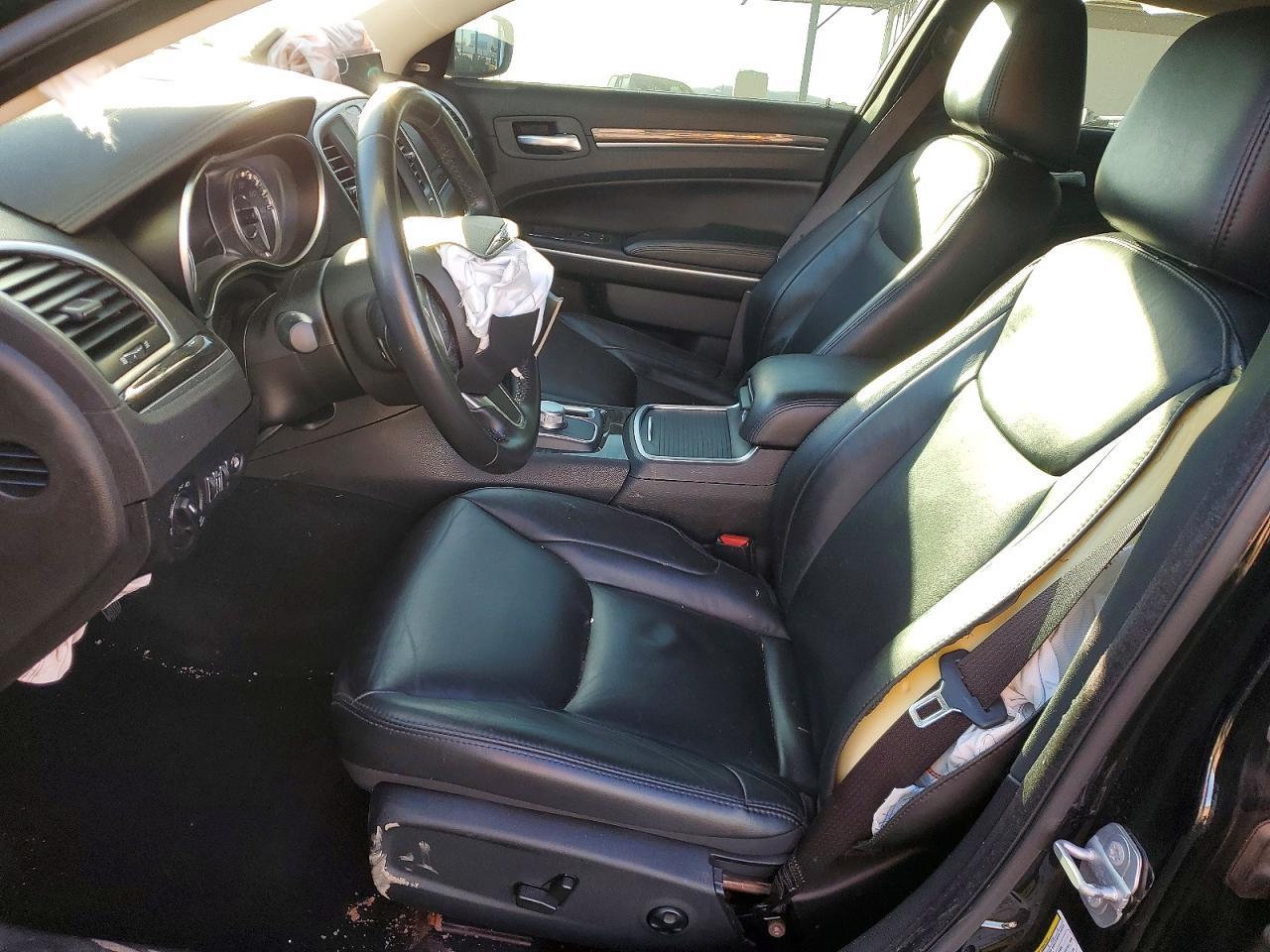 2021 Chrysler 300 Touring - Image 7