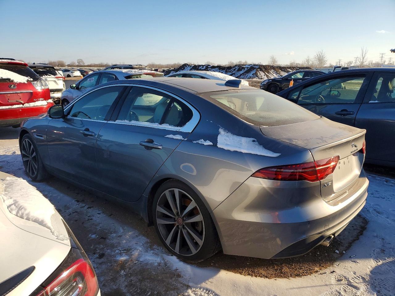 2020 Jaguar Xe S - Фото 2