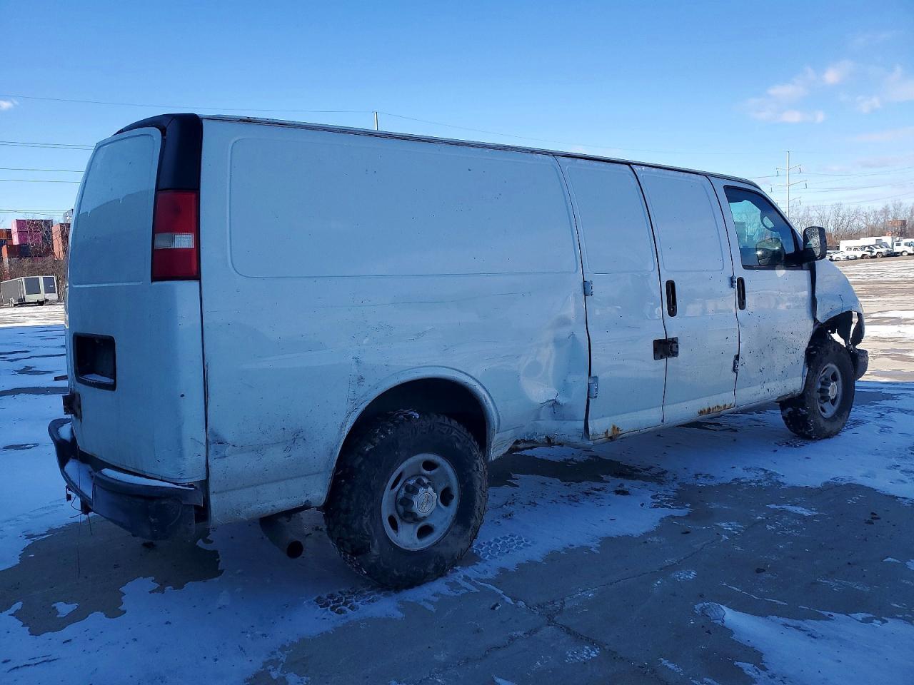 2014 Chevrolet Express G2500 Delivery Van - Image 3