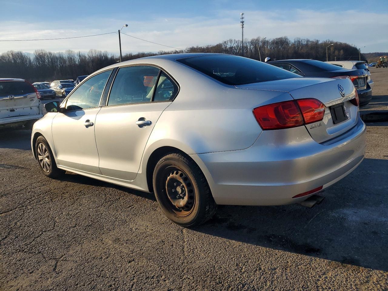 2014 Volkswagen Jetta Base - Image 2