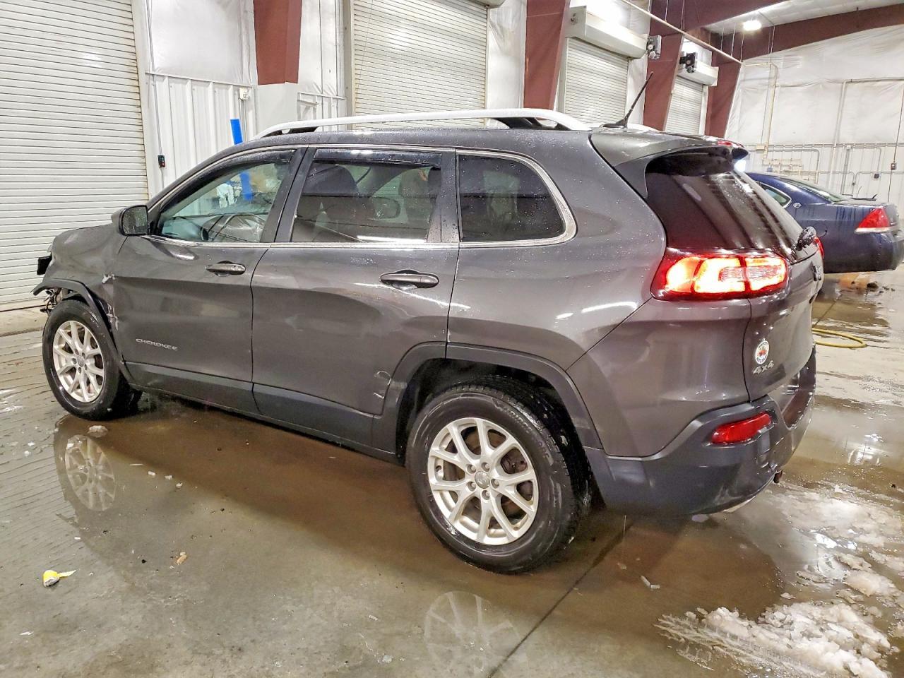 2015 Jeep Cherokee Latitude - Image 2