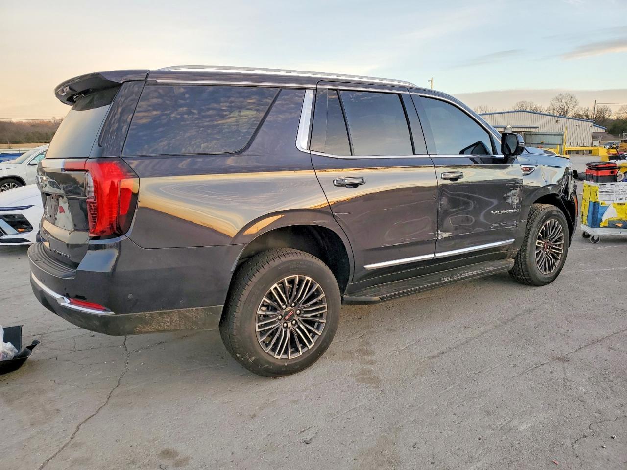 2025 GMC Yukon Elevation - Image 3
