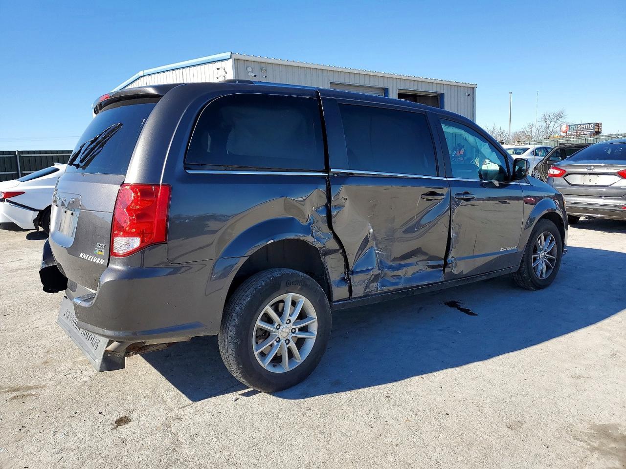 2019 Dodge Grand Caravan Sxt - Image 3
