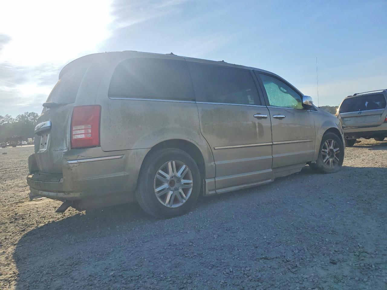2009 Chrysler Town And C - Image 3