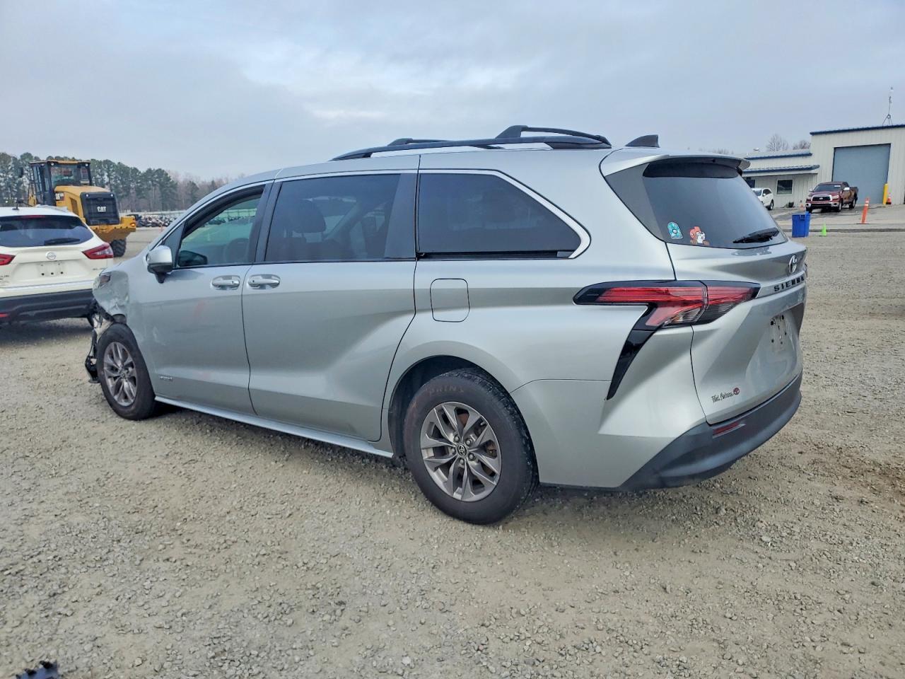 2021 Toyota Sienna - Фото 2