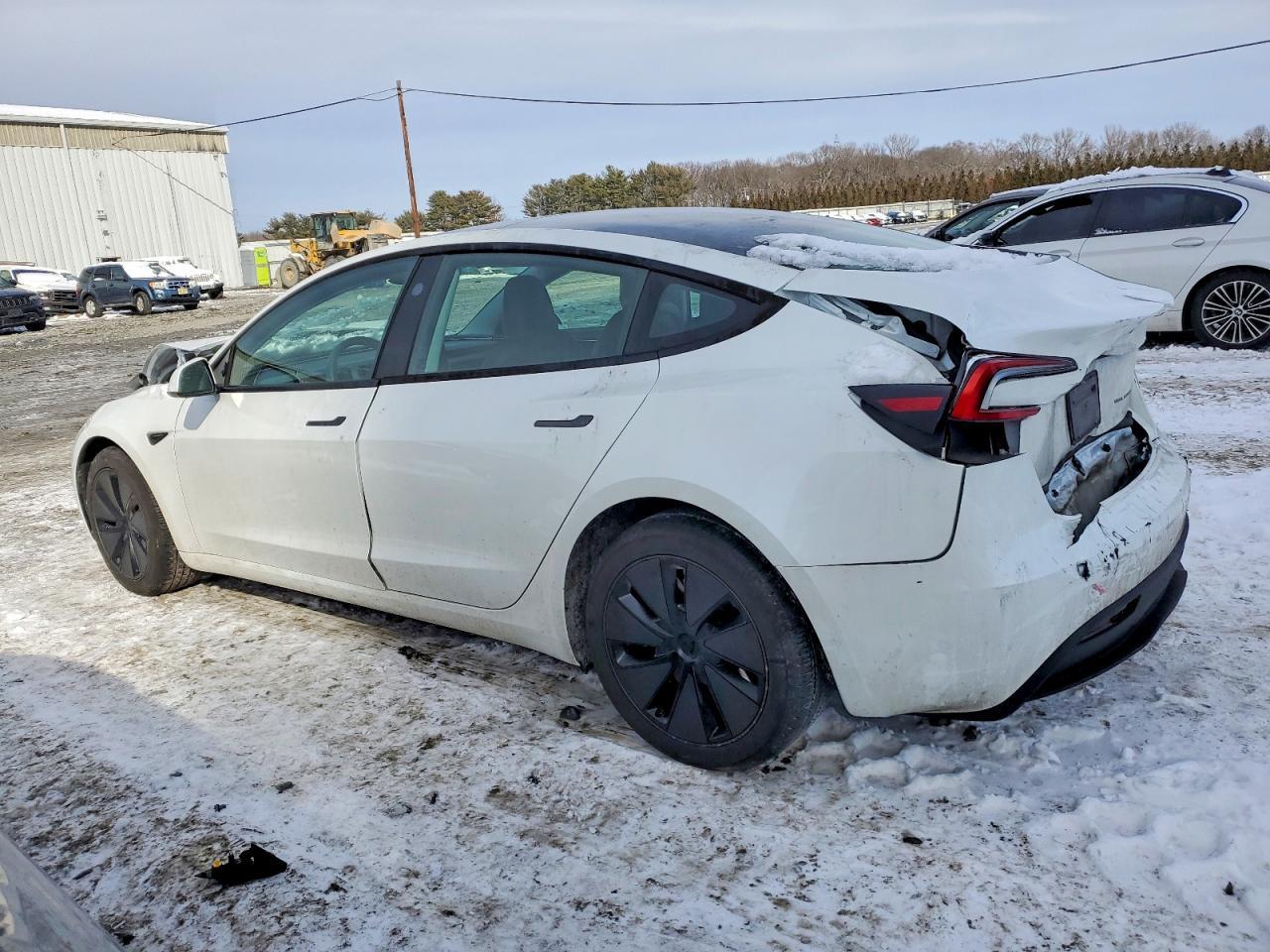 2025 Tesla Model 3 - Фото 2