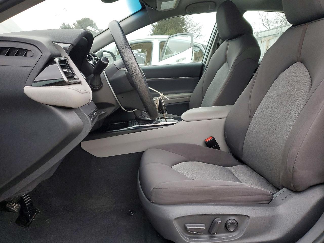 2020 Toyota Camry Le - Image 7