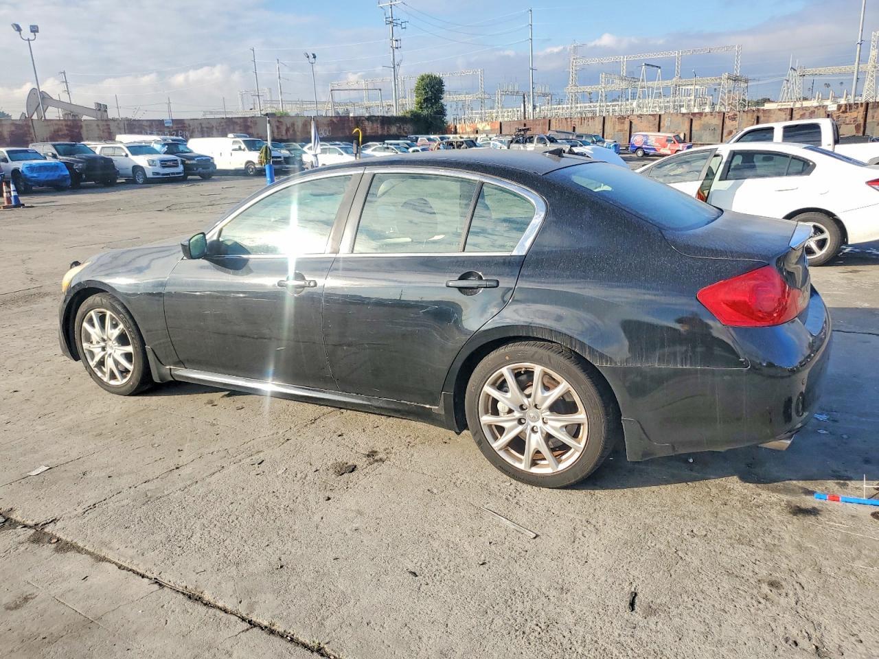 2013 Infiniti G37 Base - Image 2