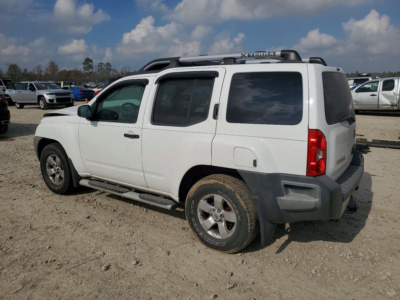 2010 Nissan Xterra Off Road - Фото 2