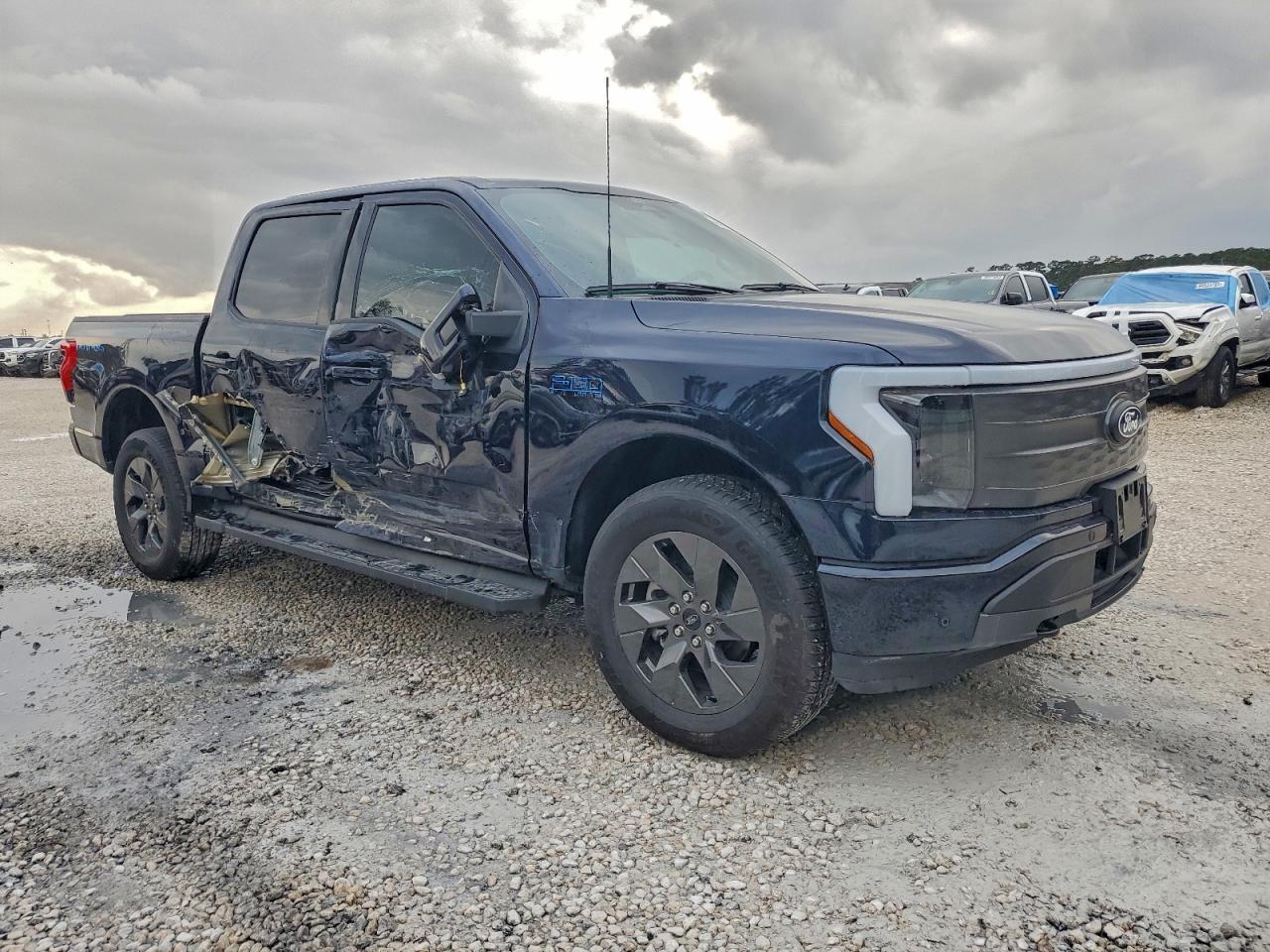 2025 Ford F150 Lightning Lariat - Фото 4