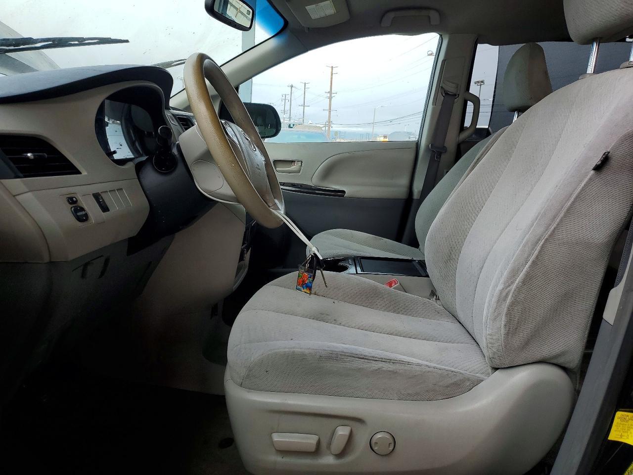 2013 Toyota Sienna Le - Фото 7