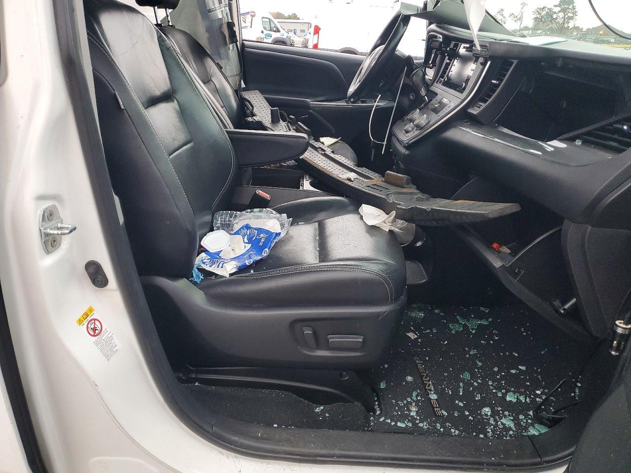 2018 Toyota Sienna Se - Фото 7