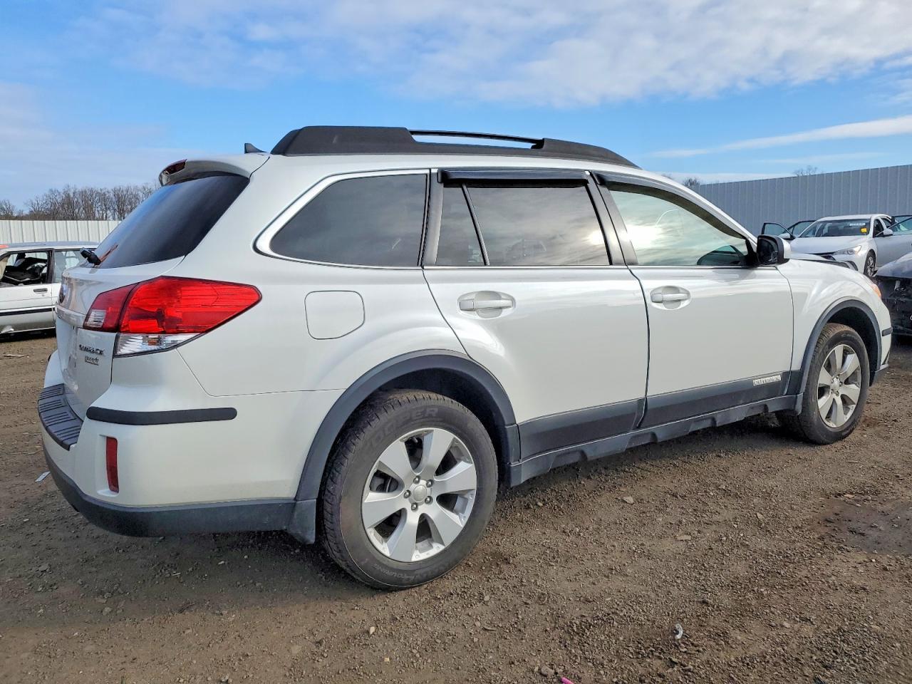 2011 Subaru Outback 2.5I Limited - Image 3
