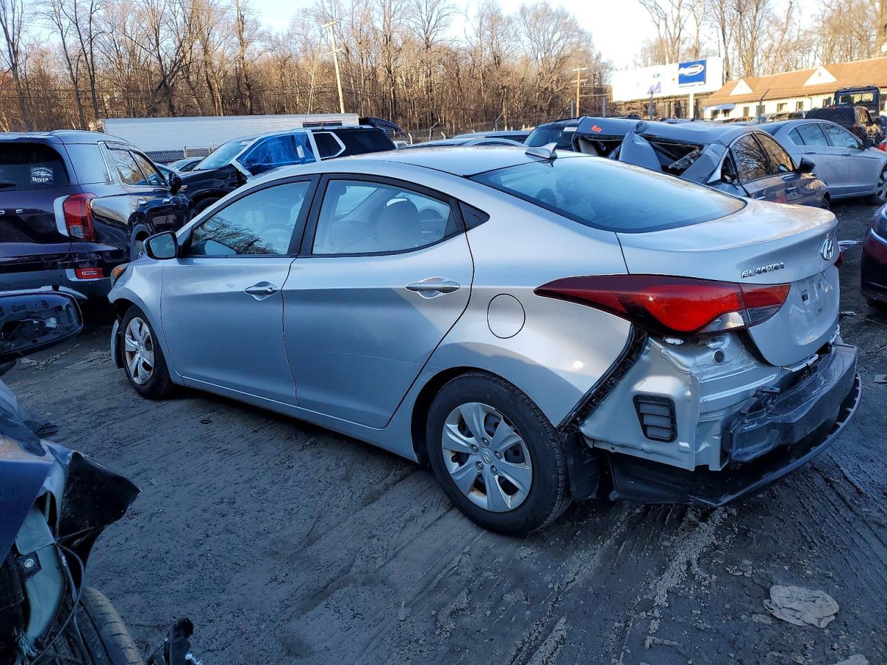 2016 Hyundai Elantra Se - Image 2