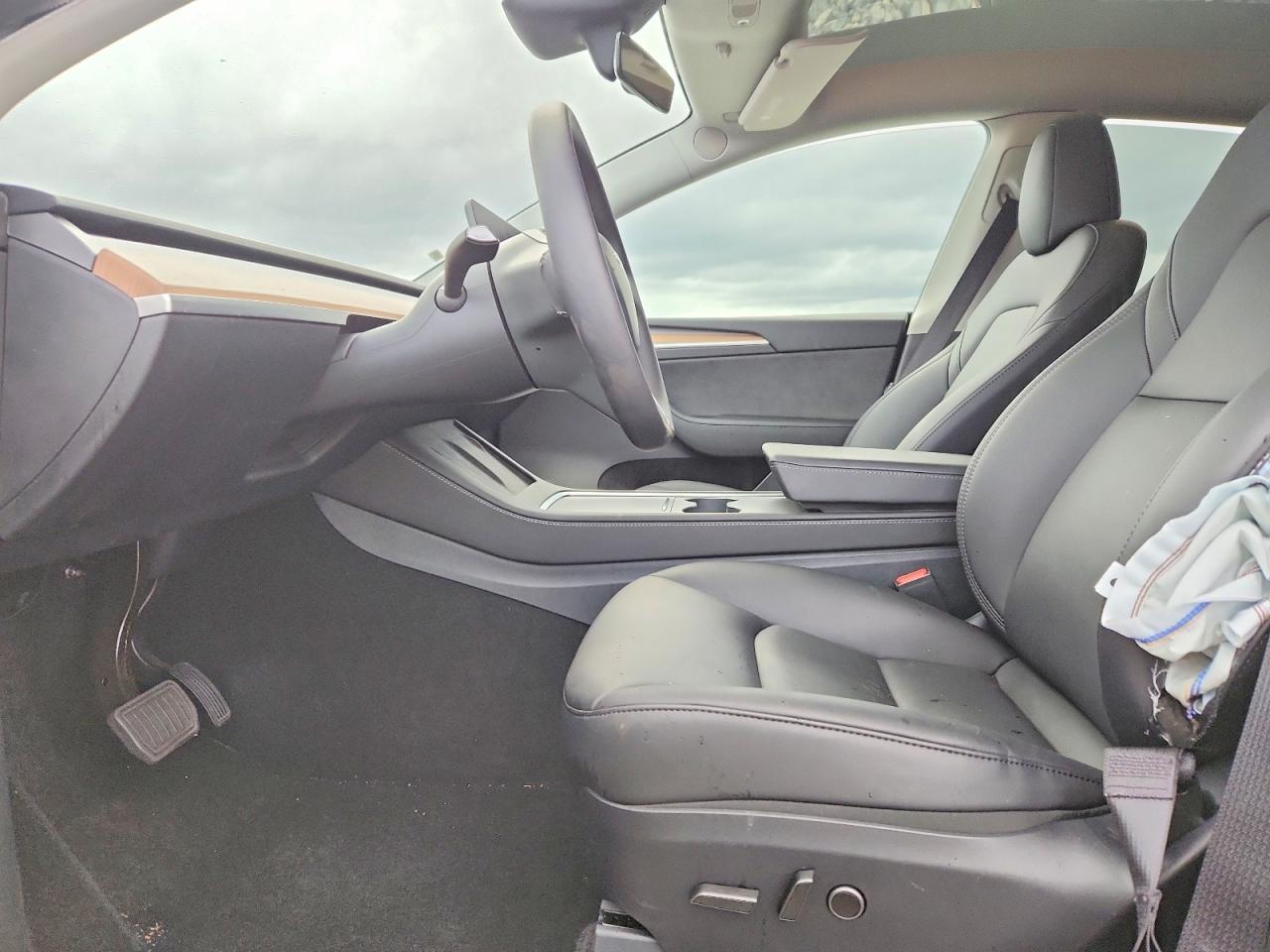 2025 Tesla Model Y - Фото 7