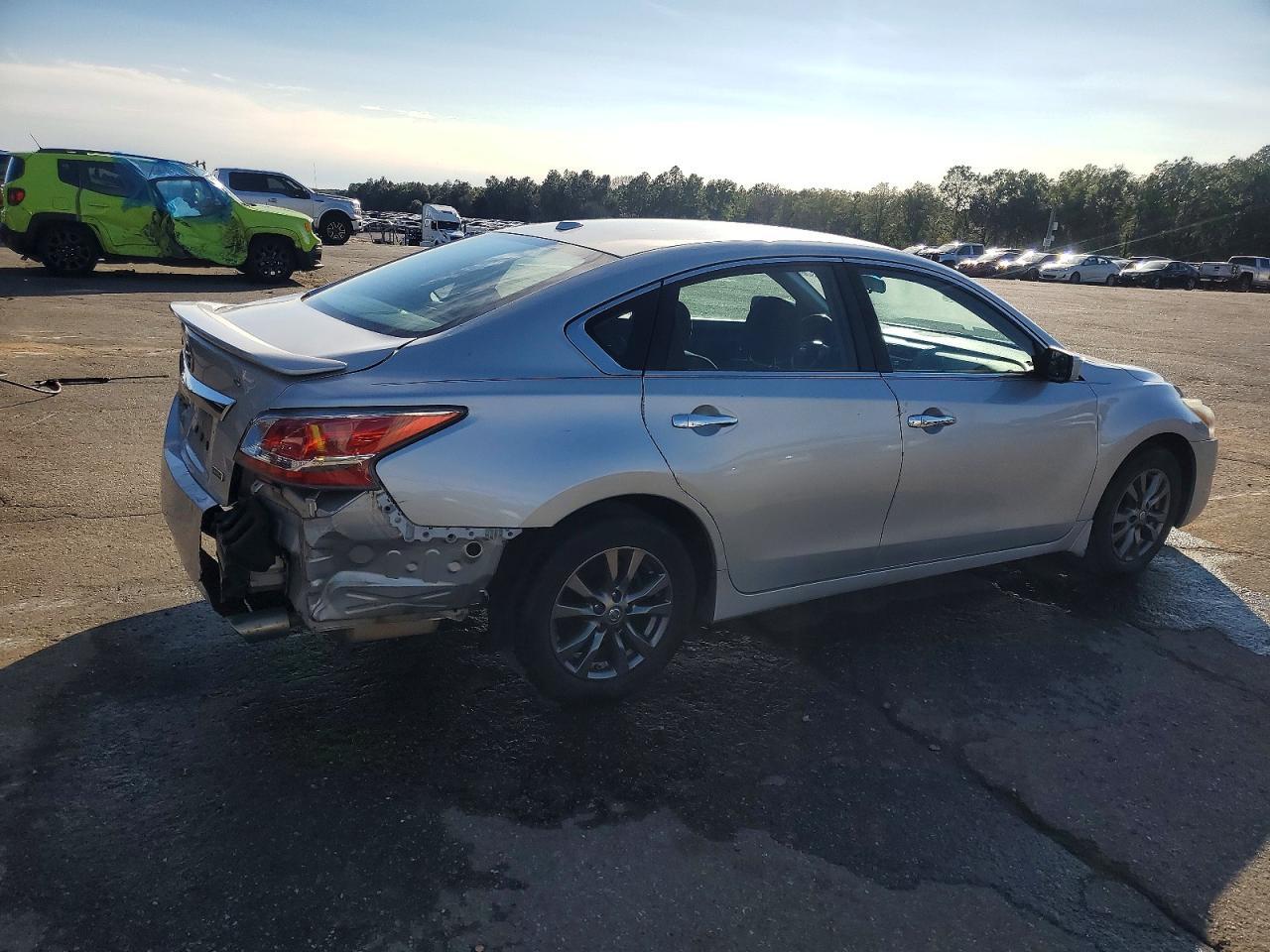 2015 Nissan Altima 2.5 S - Фото 3