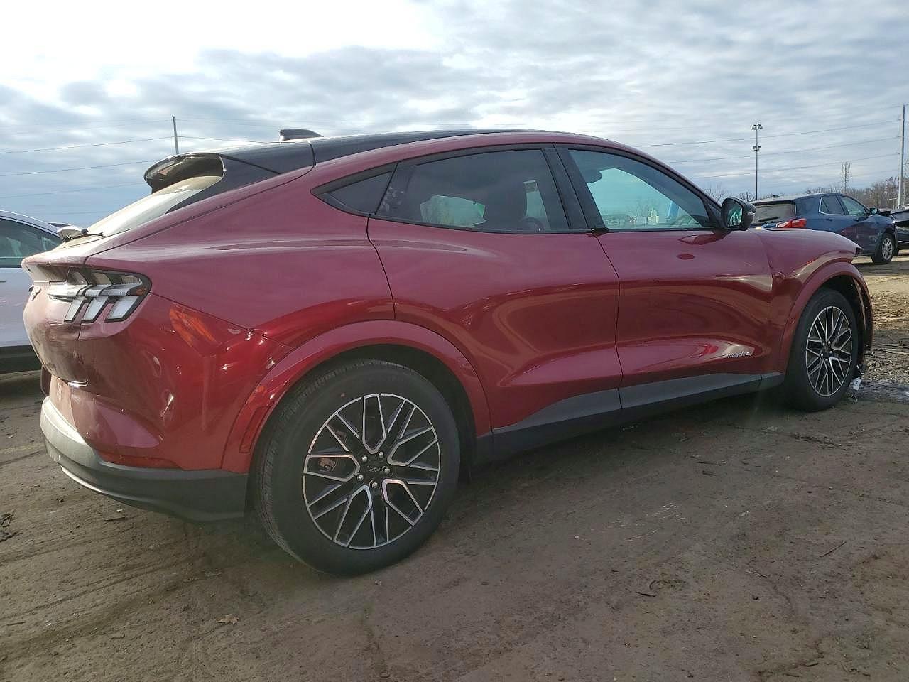 2025 Ford Mustang Mach-E Premium - Фото 3