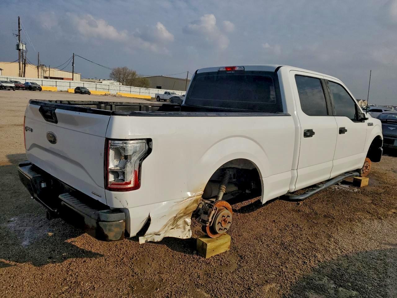 2016 Ford F150 Supercrew - Фото 3