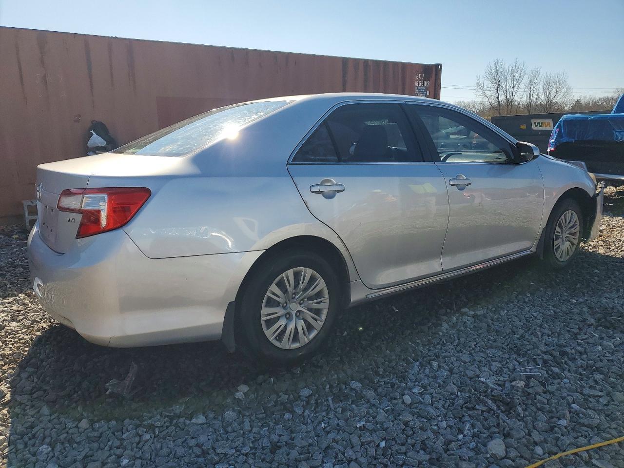 2014 Toyota Camry - Фото 3