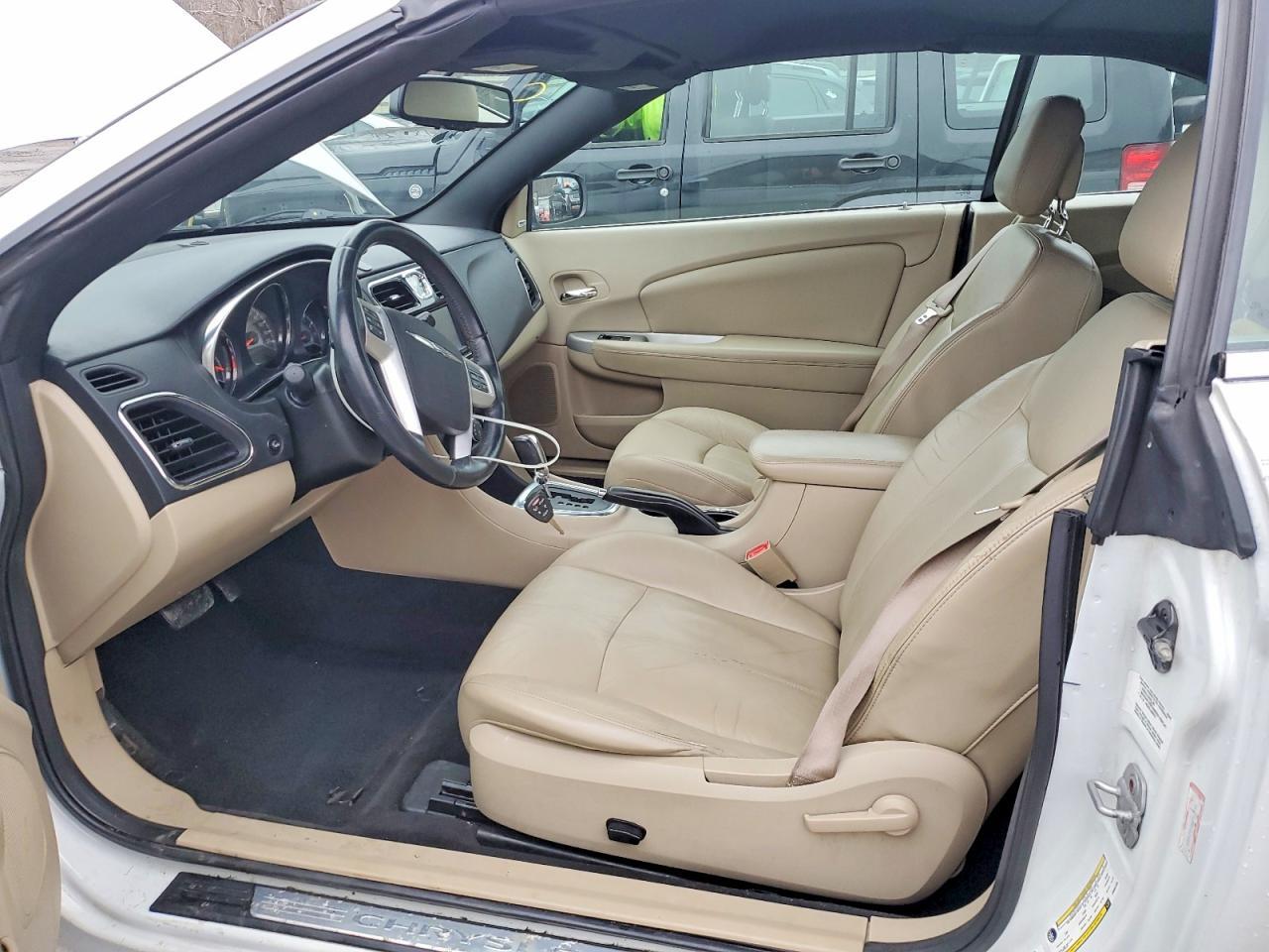 2013 Chrysler 200 Limited - Image 7