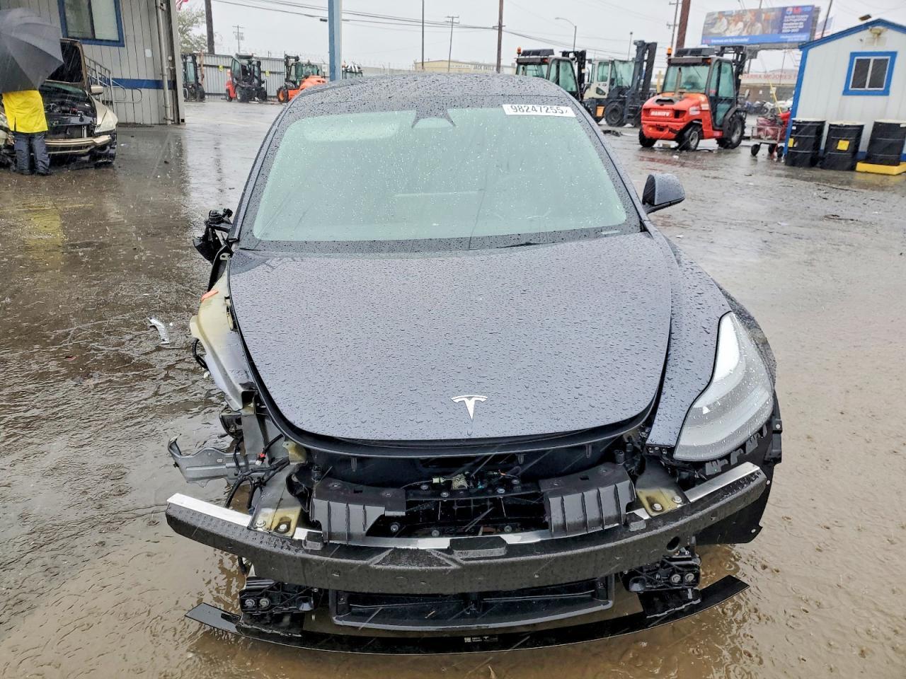 2023 Tesla Model 3 - Фото 5