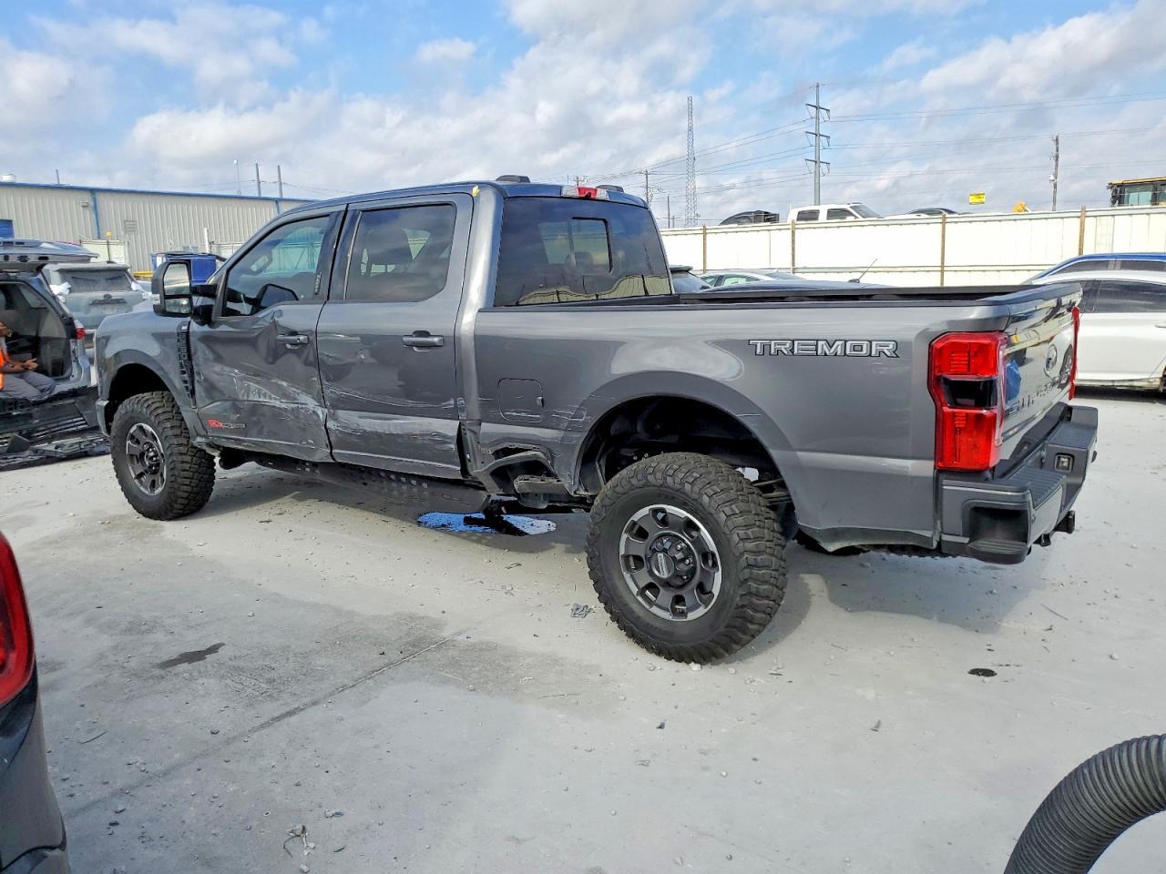 2023 Ford F250 Super Duty - Фото 2